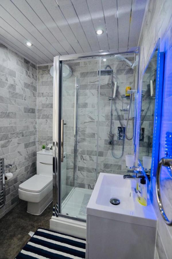 Stylish Central Self Contained Flat By Cozynest Reading Exterior photo