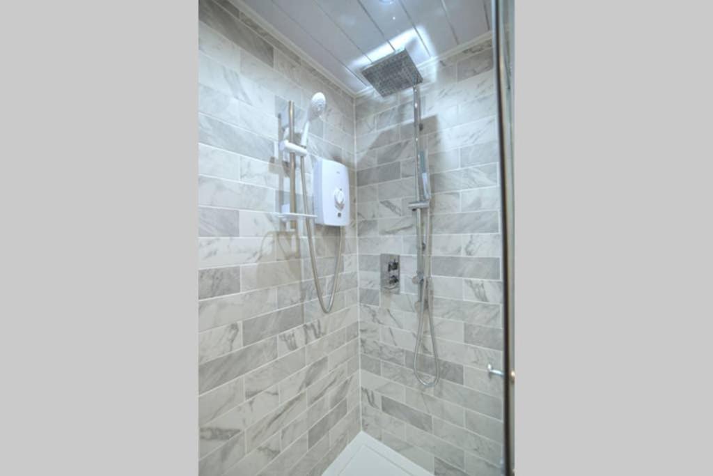 Stylish Central Self Contained Flat By Cozynest Reading Exterior photo