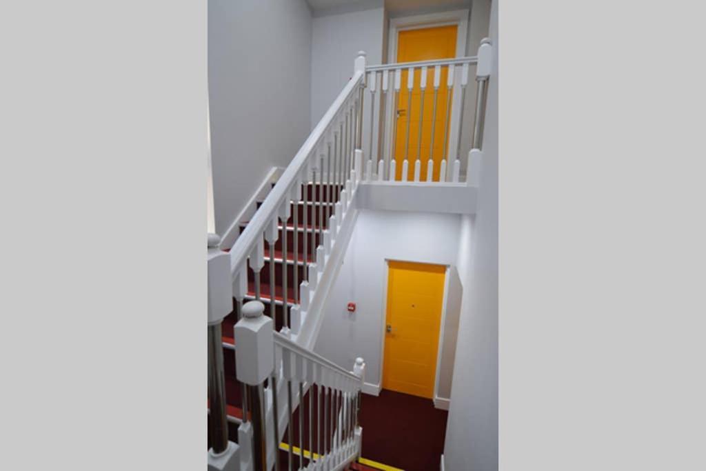 Stylish Central Self Contained Flat By Cozynest Reading Exterior photo